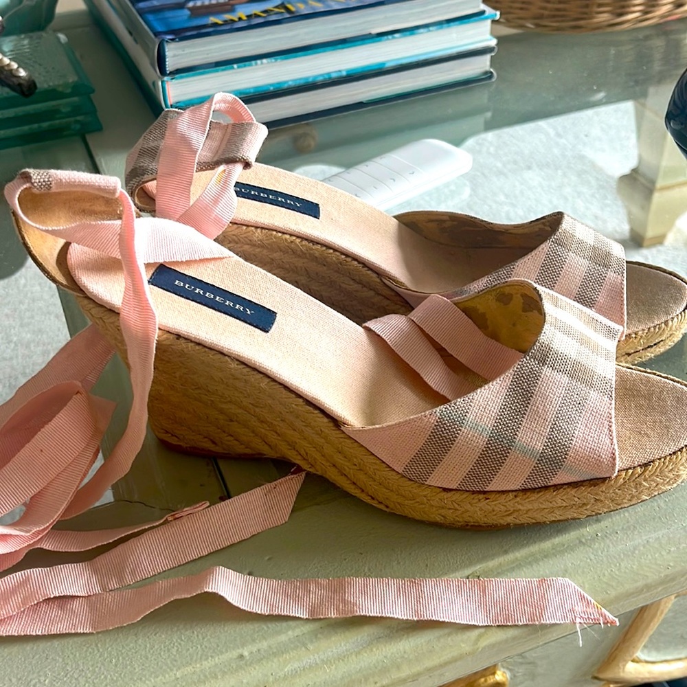 Burberry rattan wedge , pink